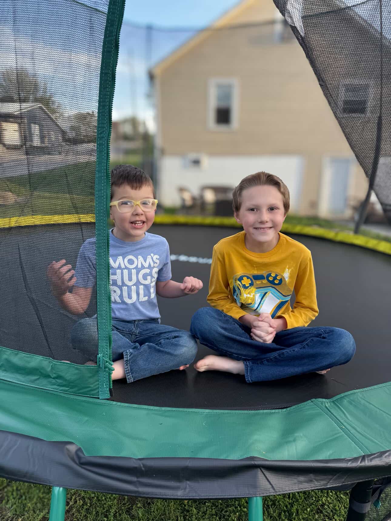 10 Fun & Safe Trampoline Games for Kids (Parents’ Favorite Backyard Ideas)
